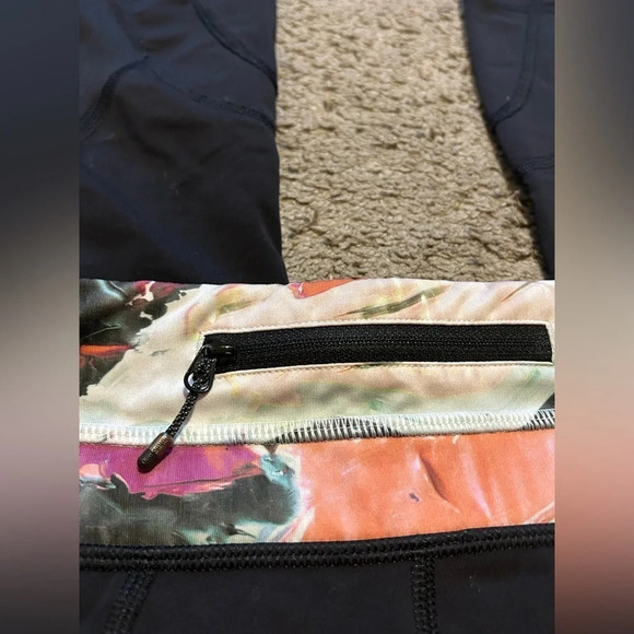 Lululemon Capri Leggings with cool waistband design - Picture 6 of 8
